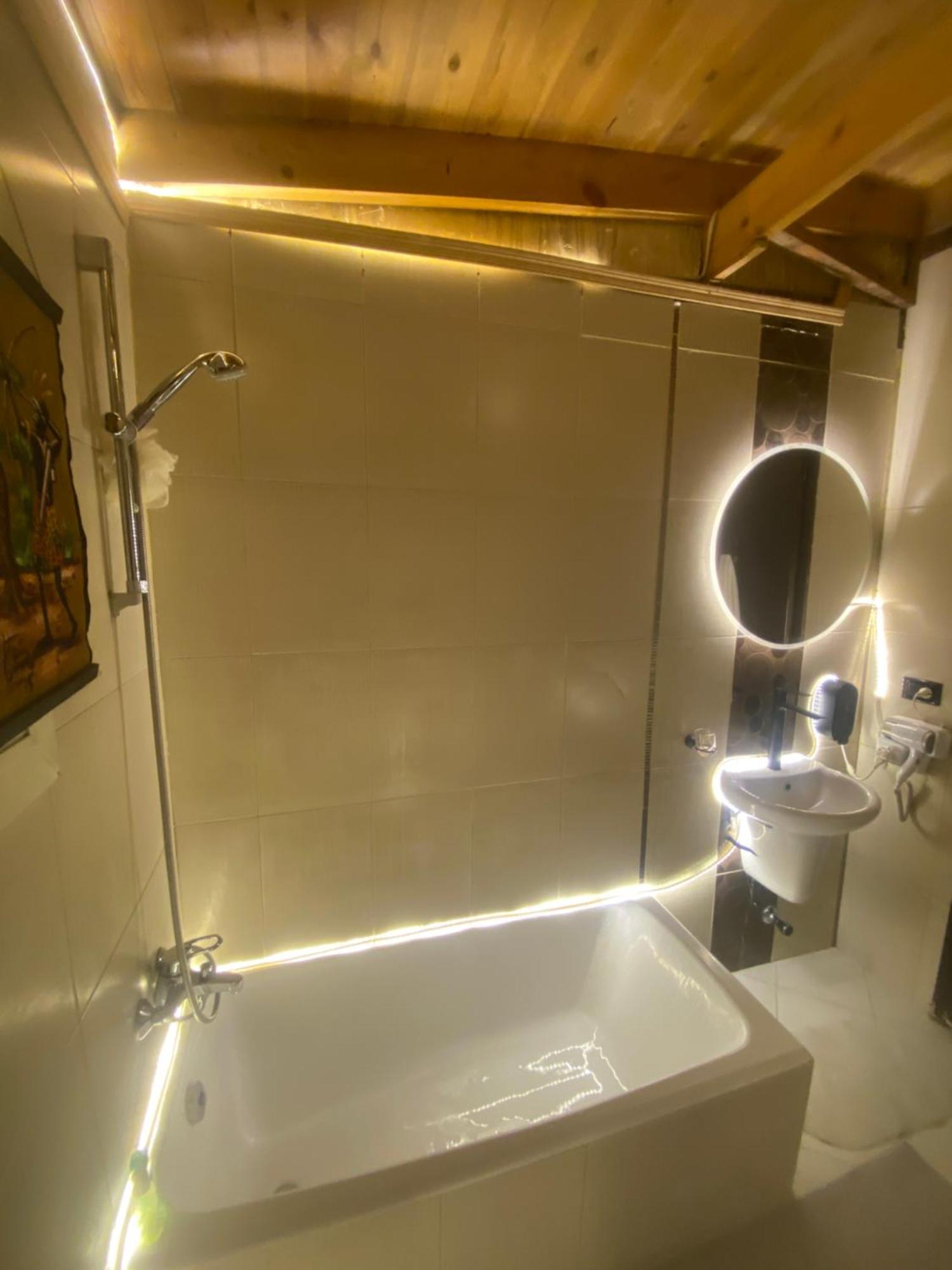 Airport Rooftop Club Luxurious Rooms And Studios Kairo Exteriör bild